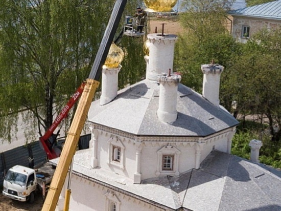 В Костроме в церкви Николая Чудотоворца на Дебре установили позолоченные купола