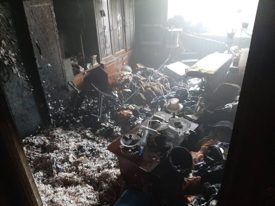 В Оренбурге из горящей квартиры пожарные спасли человека