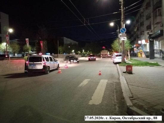 Пьяный водитель КамАЗа устроил аварию в центре Кирова