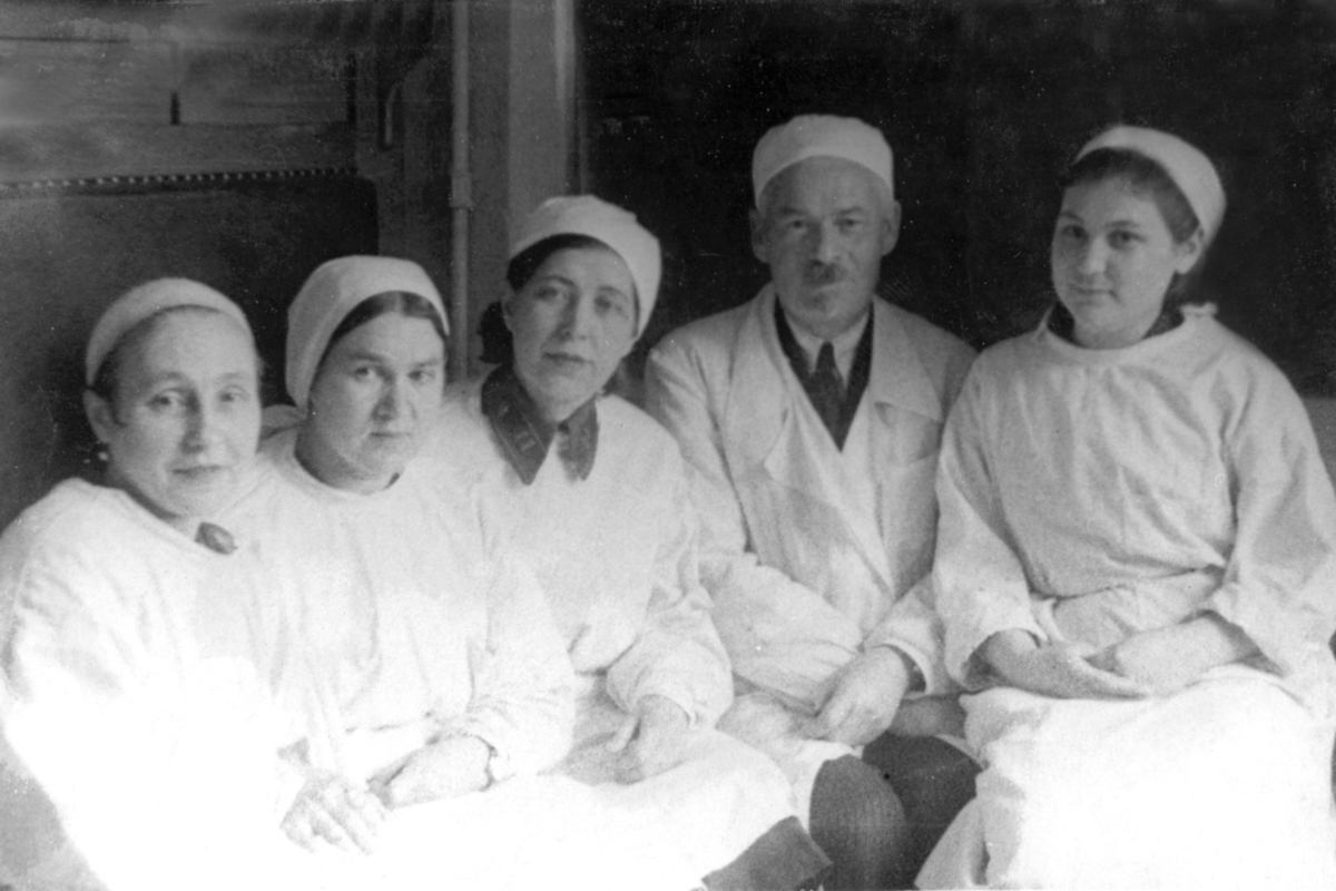 Госпиталь отечественной войны. Саратов госпитали во время войны. Госпитали Саратова в годы Великой Отечественной войны. Госпиталь времен войны 1941-1945.