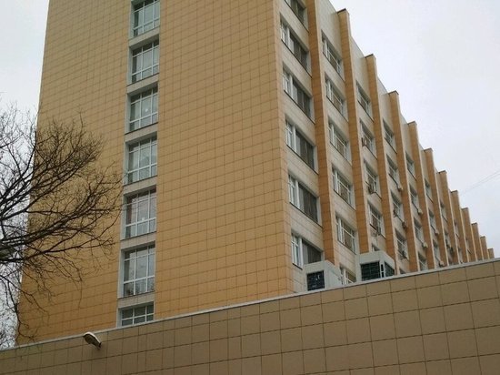 В Москве мужчина выпал из окна коронавирусной больницы В Москве мужчина выпал из окна коронавирусной больницы