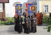 В двух серпуховских монастырях состоялось празднование явления чудотворного образа Божьей Матери «Неупиваемая Чаша»