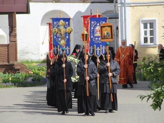 В Серпухове прошли празднования в честь чудотворного образа «Неупиваемая Чаша»