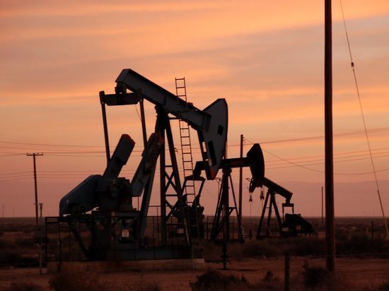 Цены на нефть не смогли закрепиться выше 35 долларов во вторник утром