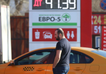 Историческое падение цен на нефть, случившееся за последние месяцы, привело к рекордному падению стоимости бензина