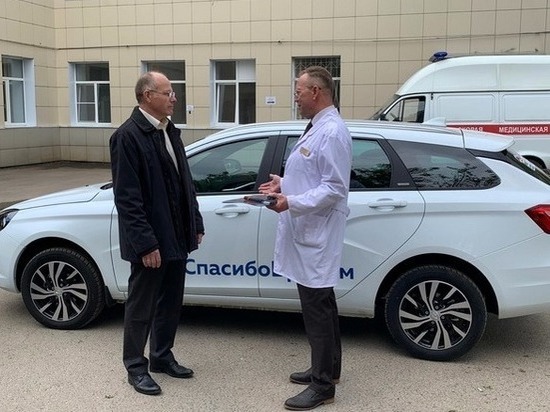 Смоленские единороссы передали врачам автомобиль