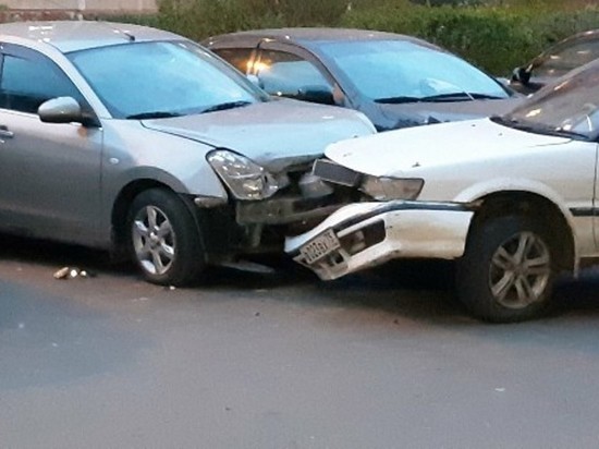 Пьяный читинец на авто разбил несколько машин во дворе Северного