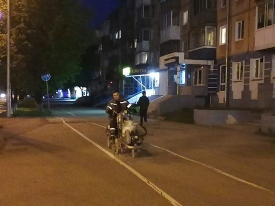 В Кемерове на тротуары начали наносить велосипедную разметку В Кемерове на тротуары начали наносить велосипедную разметку