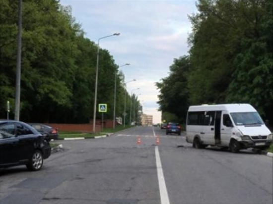 В Старом Осколе дама на «Тойоте» не пропустила «Бенц» В Старом Осколе дама на «Тойоте» не пропустила «Бенц»