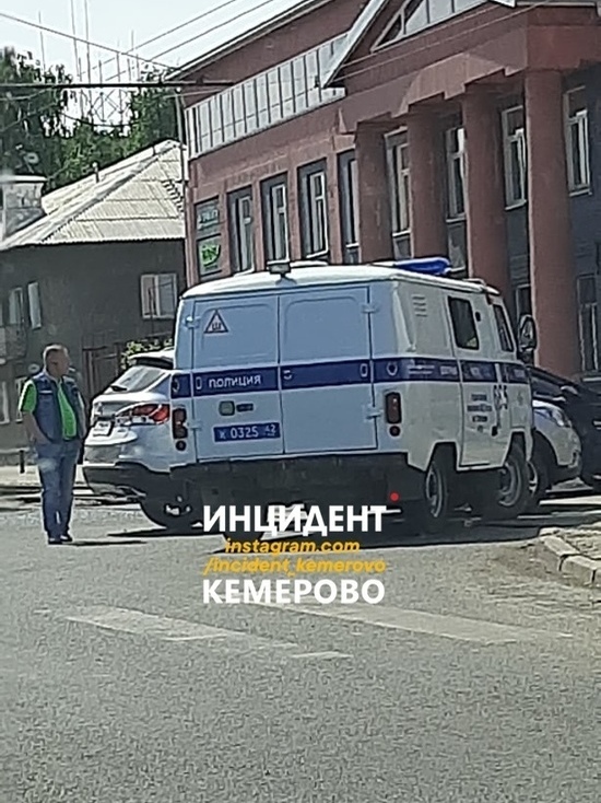 Полицейский автомобиль угодил в ДТП в Кемерове