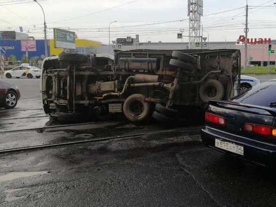 Водитель легкового автомобиля погиб в ДТП в Новосибирске