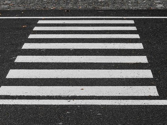 В Казани два авто столкнулись и сбили пешехода В Казани два авто столкнулись и сбили пешехода