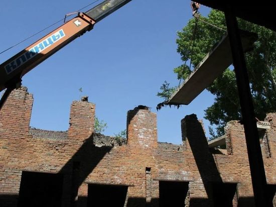 В Кемерове сносят опасный недострой