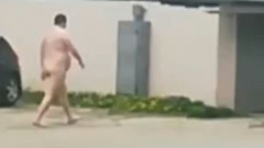 Абсолютно голый мужчина гулял по улицам Иваново