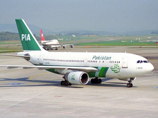 Самолет "Пакистанских авиалиний" разбился в Карачи