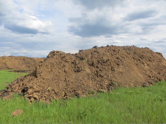 Около села Крестовка неизвестные сняли огромный слой почвы