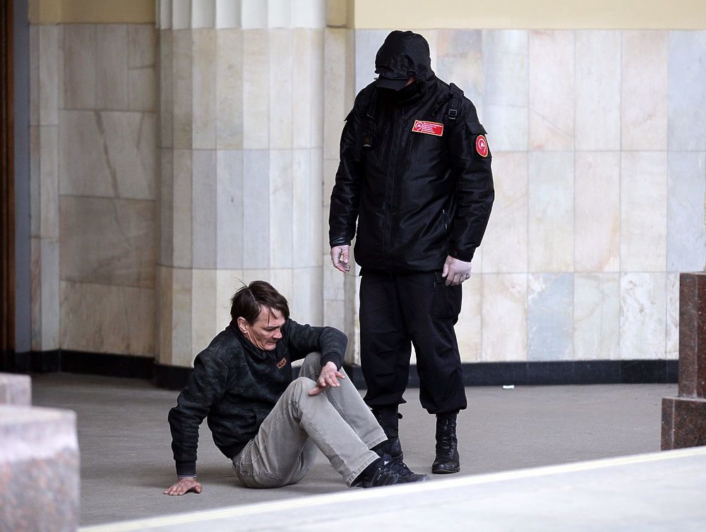 От бомжей до красоток: жизнь Курского вокзала в фотографиях