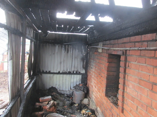 Пенсионерка в Бугуруслане пытаясь потушить пожар получила сильные ожоги