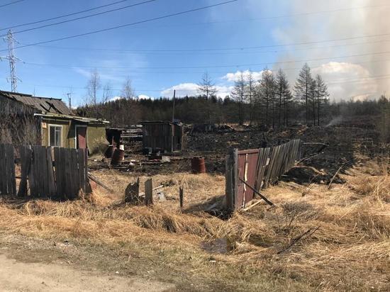 Крупный пожар произошёл в посёлке на Колыме: повреждены 4 дома