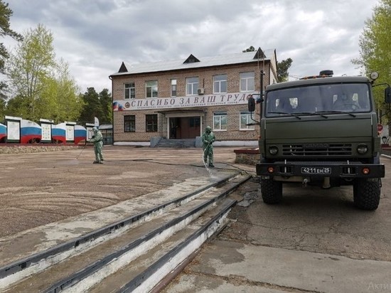 Военные провели дезинфекцию бронетанкового завода в Забайкалье