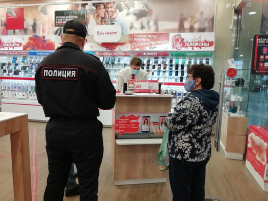 В Челябинске полицейские продолжают проверять, как жители соблюдают режим самоизоляции
