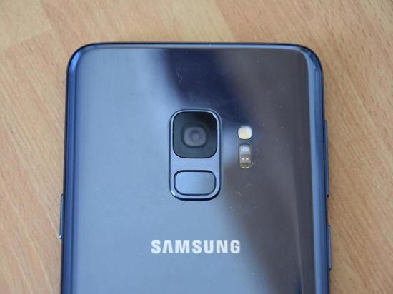 Пользователи пожаловались на работу смартфонов Samsung