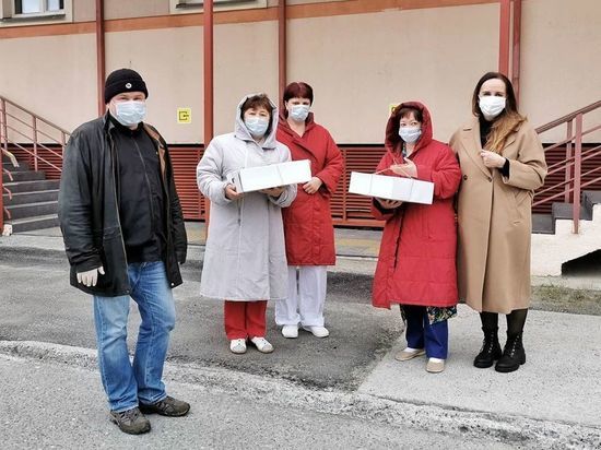 В Салехарде многодетные мамы передали выпечку медикам перинатального центра