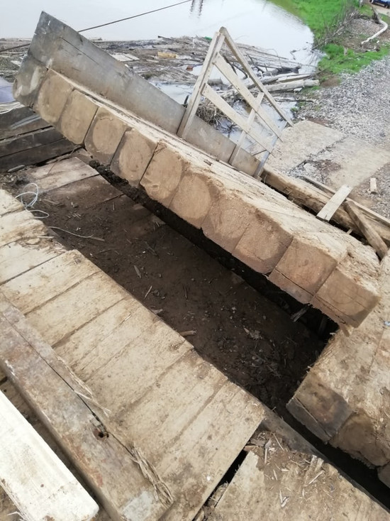 Жители Афанасьевского района страдают из-за разрушенного моста