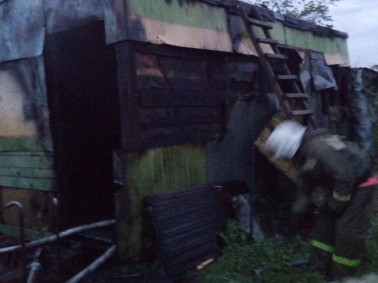 При пожаре вагончика в Калужской области пострадал человек