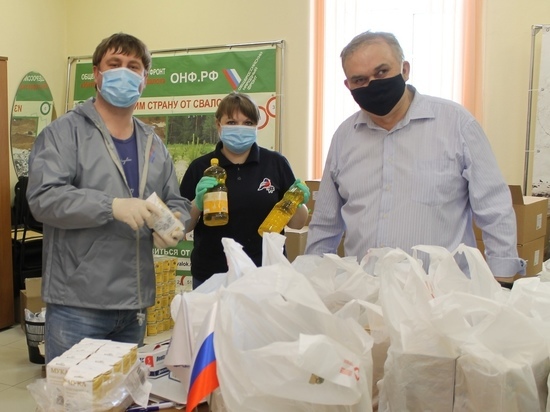 В Костроме активисты ОНФ передали средства защиты медикам, ведущим борьбу с эпидемией COVIDa