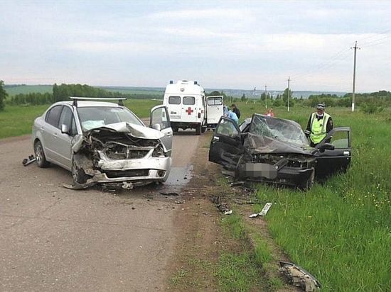 В Башкирии столкнулись две легковушки: пострадала 33-летняя автоледи