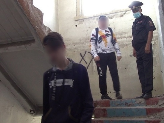 Подростков из Анжеро-Судженска наказали за прогулки в заброшенном здании