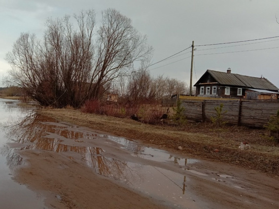 В Кирове открыто движение по затопленным паводком дорогам