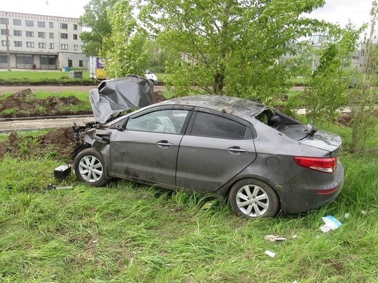 Пьяный водитель Kia Rio перевернулся на дороге в Чебоксарах