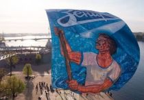 Футбольный  "Зенит" отмечает свое 95-летие бурными празднованиями в Петербурге и на канале, принадлежащем "Газпрому"