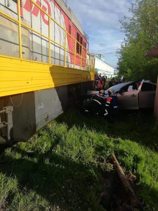 На железнодорожном переезде в Серпухове произошло ДТП