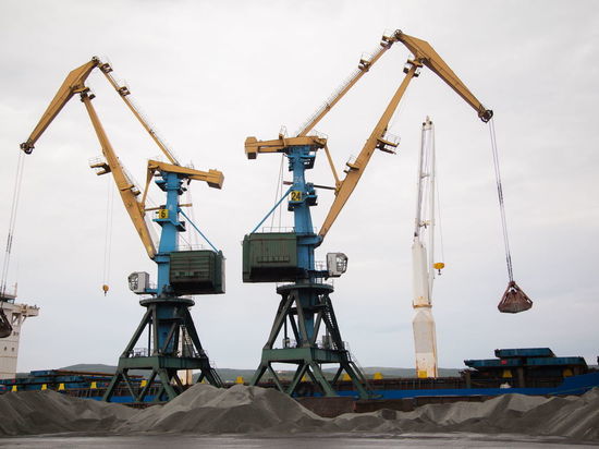 В мае мурманские портовики обработали свыше 55 тысяч тонн грузов