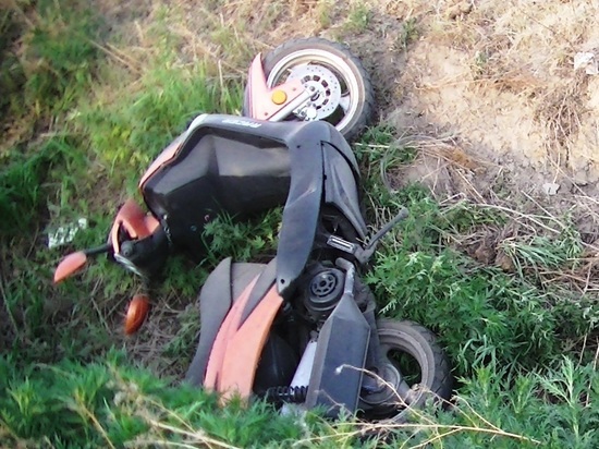 В Хакасии водитель мопеда погиб в одиночном ДТП