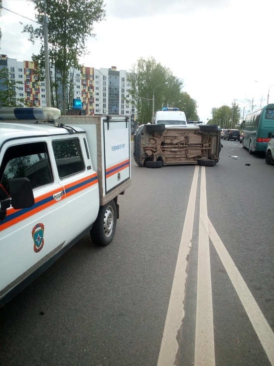 Иномарка опрокинулась от столкновения в Обнинске