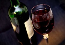 Недавно министр здравоохранения России Михаил Мурашко сообщил, что россияне за время пандемии стали больше пить и чаще умирать от заболеваний, связанных со злоупотреблением алкоголем