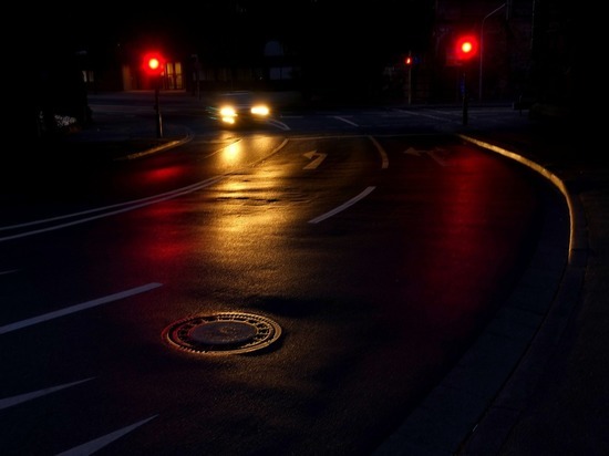 На участке трассы в Смоленской области отключат светофор и освещение