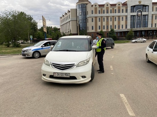 В Калмыкии наказаны владельцы машин с иностранными номерами