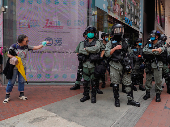 Протесты и схватки с полицией: что происходит в специальном административном районе КНР