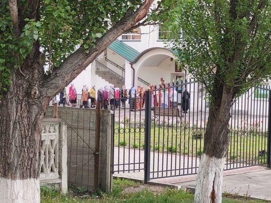 В Брянске произошел скандал из-за скопления людей в церкви