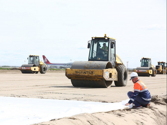 Губернатору показали ноу-хау на реконструкции новосибирского аэропорта