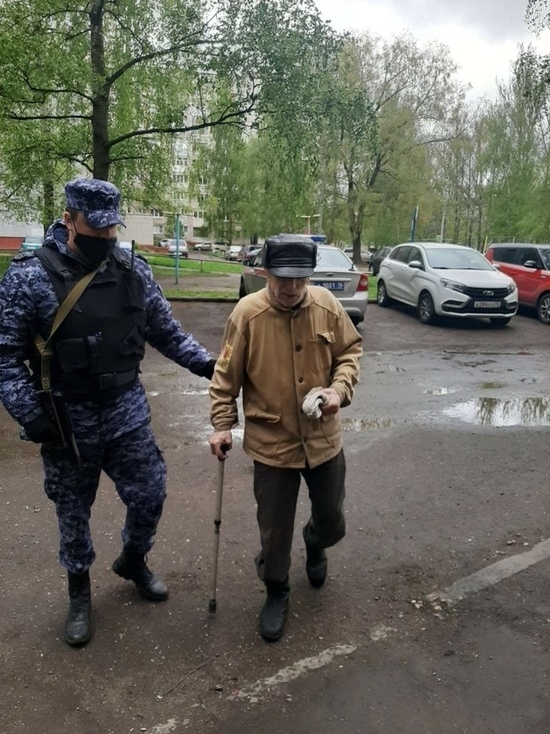В Ярославле Росгвардия помогла пенсионеру найти родной дом