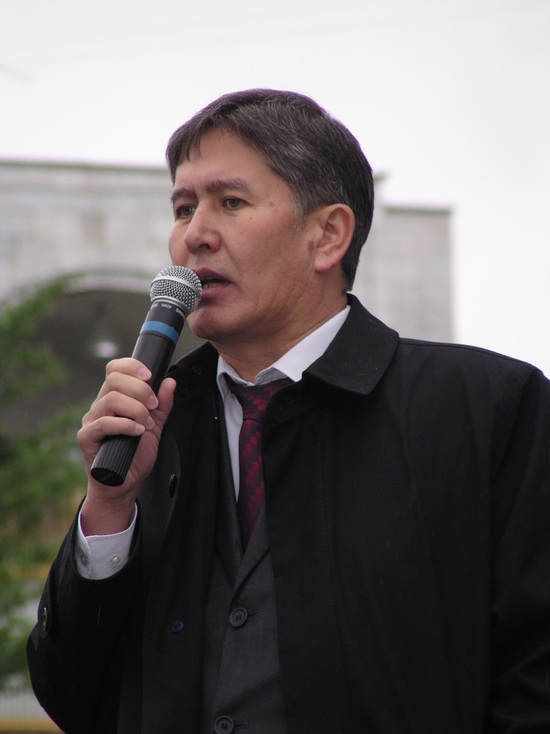Экс-президент Кыргызстана Атамбаев призвал сторонников идти во власть