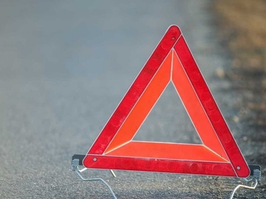 Два человека пострадали в аварии со внедорожником на трассе Колыма