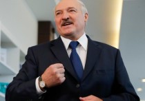 Президент Белоруссии Александр Лукашенко заявил, что по-прежнему считает правильным принятое решение не останавливать в стране производства во время пандемии коронавируса