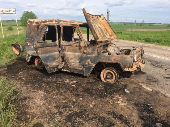 В Смоленском районе загоревшийся на ходу УАЗ выгорел до основания